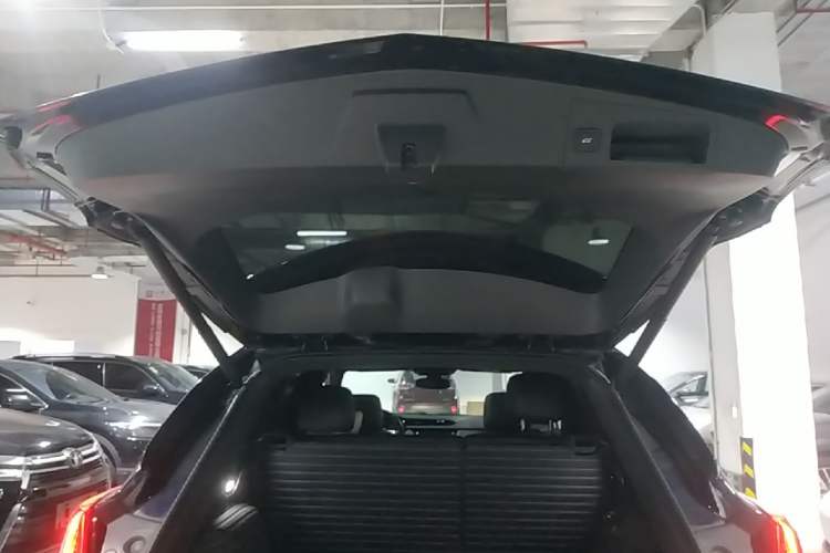 Used Cadillac XT5 2021 28T Luxury Model Trunk