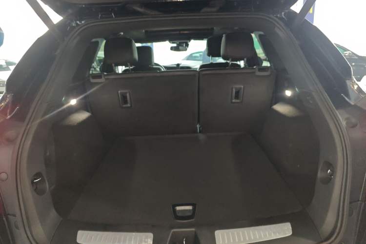 Used Cadillac XT5 2021 28T Luxury Model Trunk