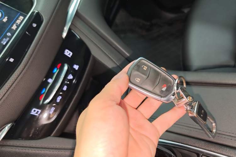 Used Cadillac XT5 2021 28T Tech Edition Vehicle Key