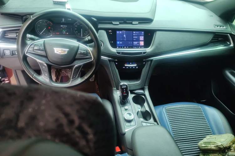 Used Cadillac XT5 2021 2.0T Four-Wheel Drive Luxury Version Center Console