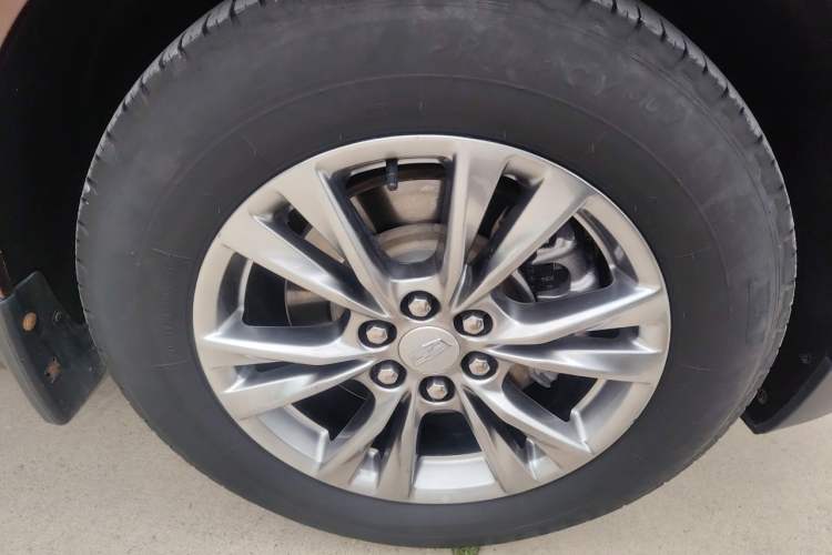 Used Cadillac XT5 2021 2.0T Four-Wheel Drive Luxury Version Right Front Wheel Hub