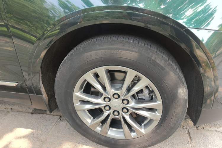 Used Cadillac XT5 2021 2.0T Four-Wheel Drive Luxury Version Right Front Wheel Hub