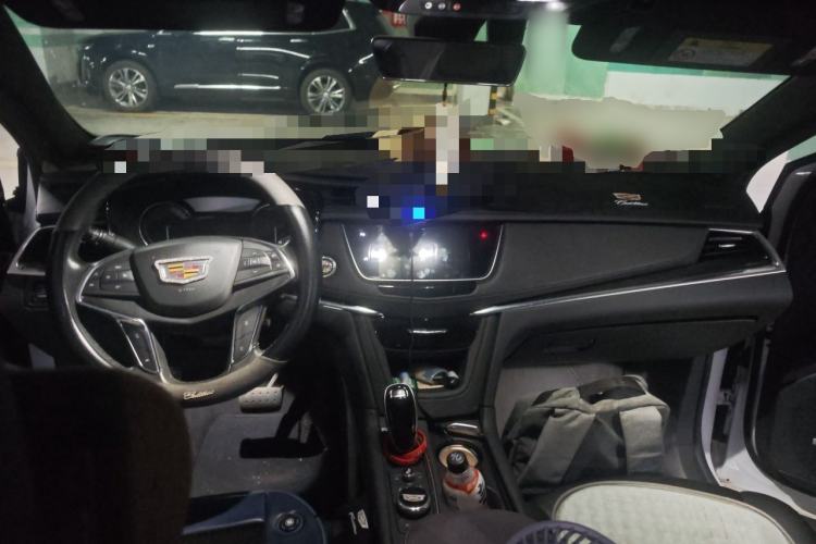 Used Cadillac XT5 2021 2.0T Two-Wheel Drive Luxury Version Center Console