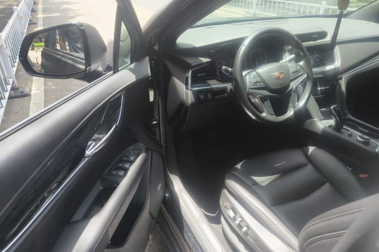 Used Cadillac XT5 2021 28T Tech Edition Driver Seat