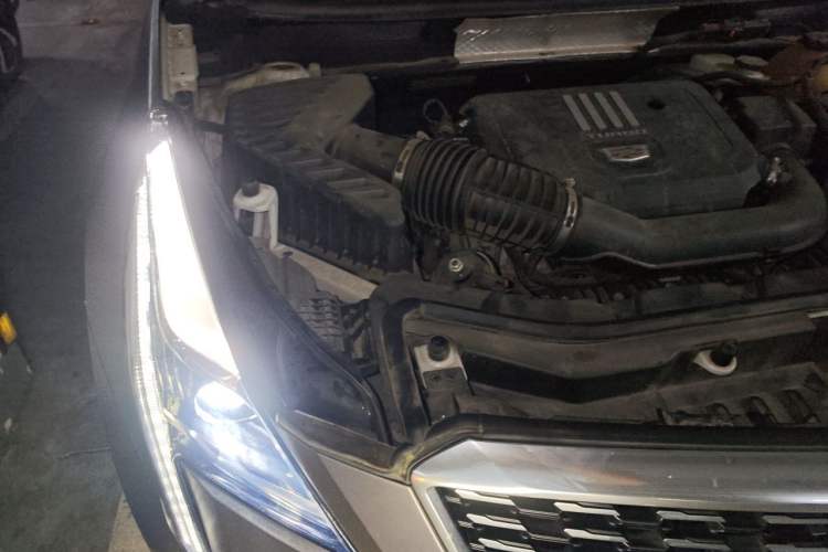 Used Cadillac XT5 2021 2.0T Two-Wheel Drive Luxury Version Engine Bay Right