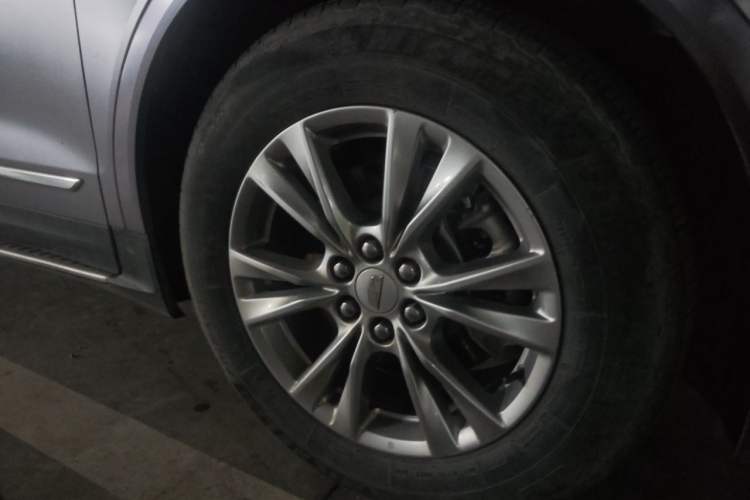 Used Cadillac XT5 2021 2.0T Two-Wheel Drive Luxury Version Right Front Wheel Hub