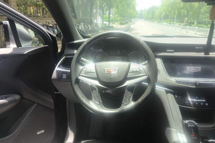 Used Cadillac XT5 2021 28T Tech Edition Steering Wheel