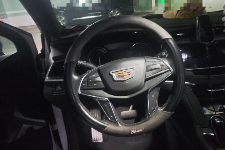Used Cadillac XT5 2021 2.0T Two-Wheel Drive Luxury Version Steering Wheel