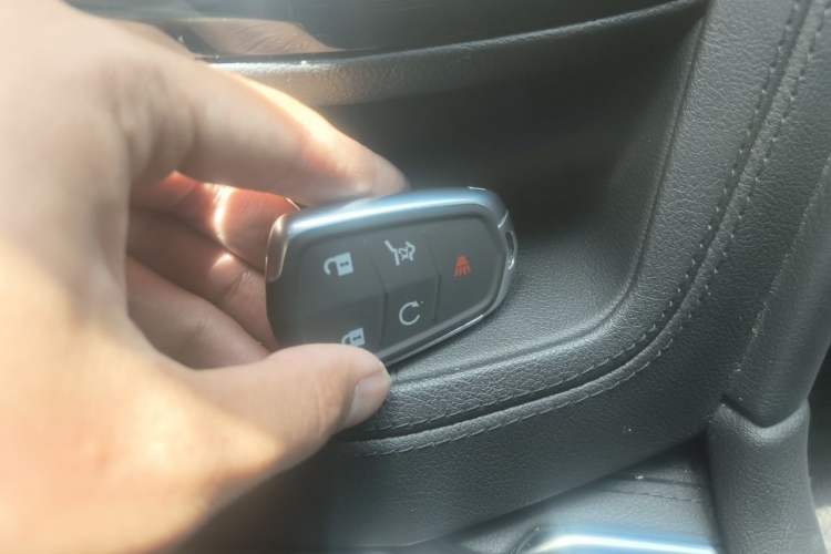 Used Cadillac XT5 2021 28T Tech Edition Vehicle Key