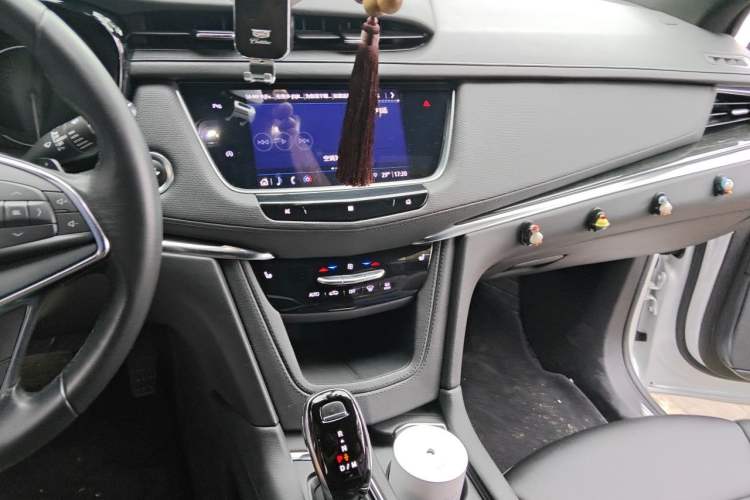Used Cadillac XT5 2021 28T Luxury Model Audio And AC Panel