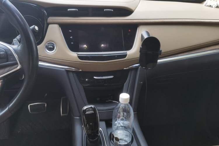 Used Cadillac XT5 2021 2.0T Four-Wheel-Drive Platinum Edition Audio And AC Panel