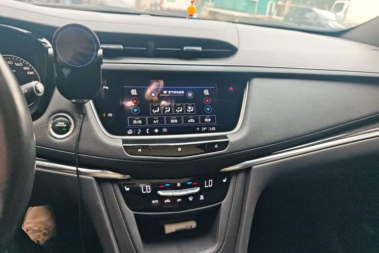 Used Cadillac XT5 2021 28T Luxury Model Audio And AC Panel