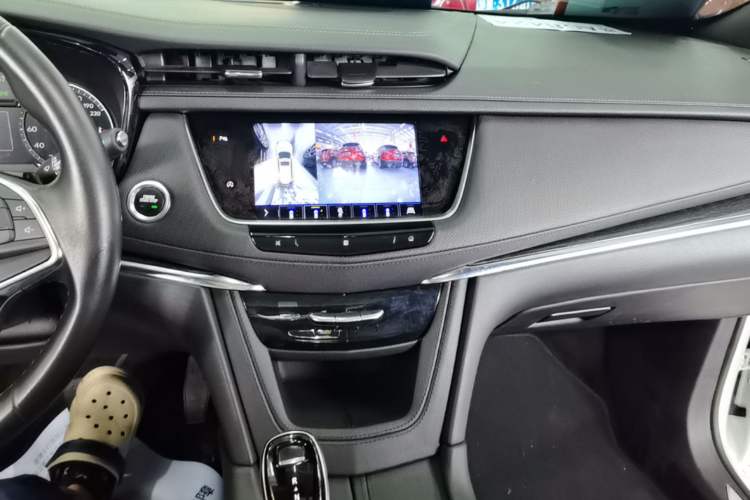 Used Cadillac XT5 2021 2.0T Two-Wheel Drive Luxury Version Audio And AC Panel