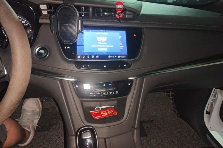 Used Cadillac XT5 2021 2.0T Two-Wheel Drive Luxury Version Audio And AC Panel