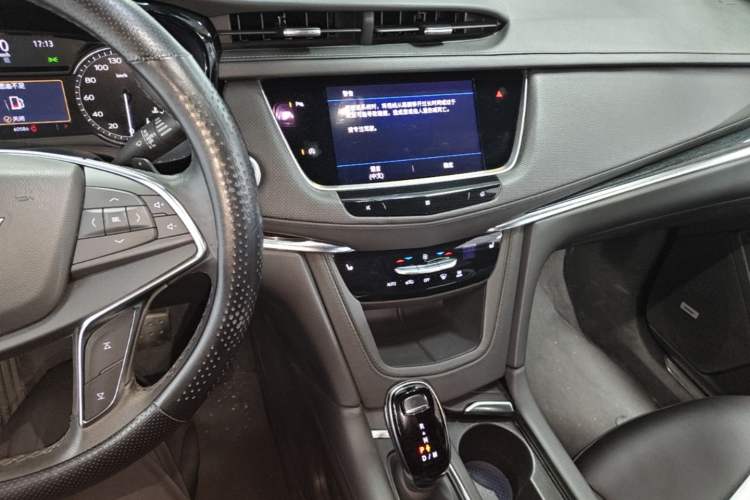 Used Cadillac XT5 2021 2.0T Two-Wheel Drive Luxury Version Audio And AC Panel