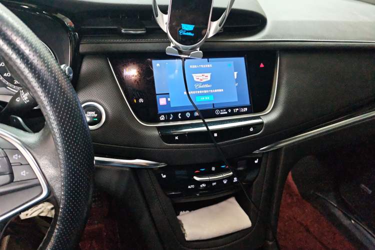 Used Cadillac XT5 2021 28T Four-Wheel Drive Luxury Version Audio And AC Panel
