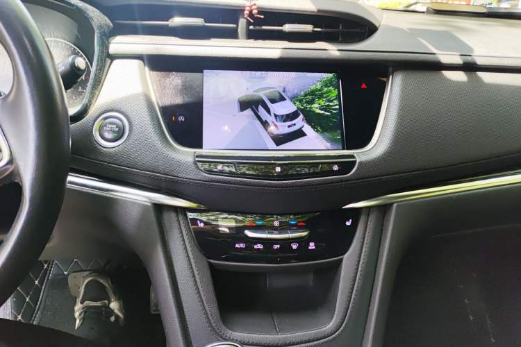 Used Cadillac XT5 2021 2.0T Two-Wheel Drive Luxury Version Audio And AC Panel