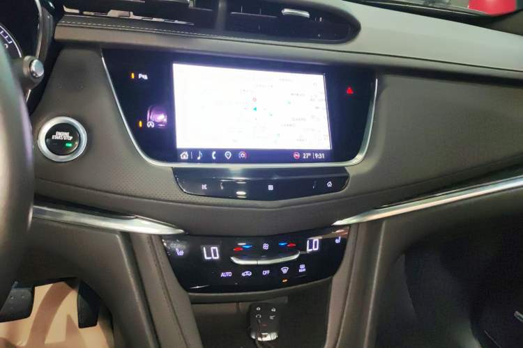 Used Cadillac XT5 2021 2.0T Two-Wheel Drive Luxury Version Audio And AC Panel