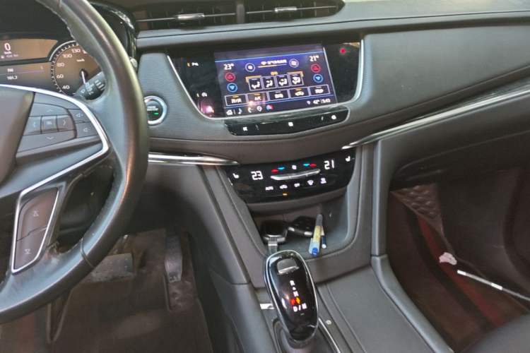Used Cadillac XT5 2021 2.0T Four-Wheel Drive Luxury Version Audio And AC Panel