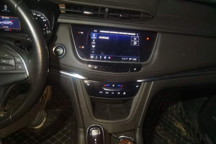 Used Cadillac XT5 2021 2.0T Two-Wheel Drive Luxury Version Audio And AC Panel