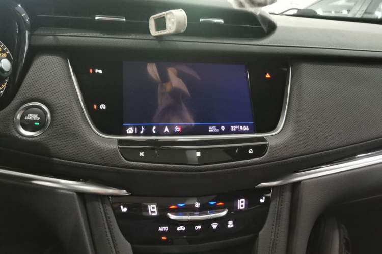 Used Cadillac XT5 2021 28T Luxury Model Audio And AC Panel