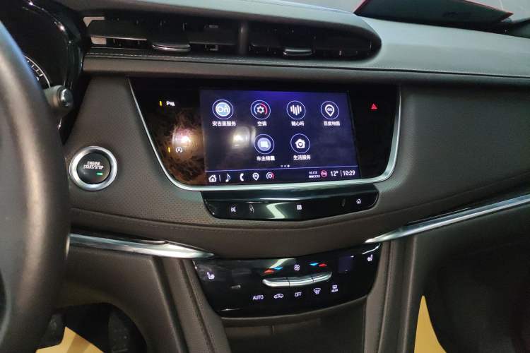 Used Cadillac XT5 2021 2.0T Two-Wheel Drive Luxury Version Audio And AC Panel