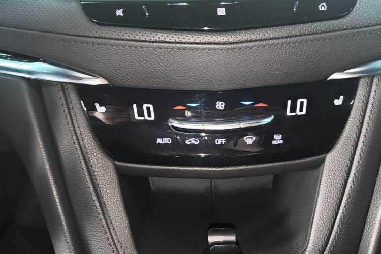 Used Cadillac XT5 2021 28T Luxury Model Audio And AC Panel