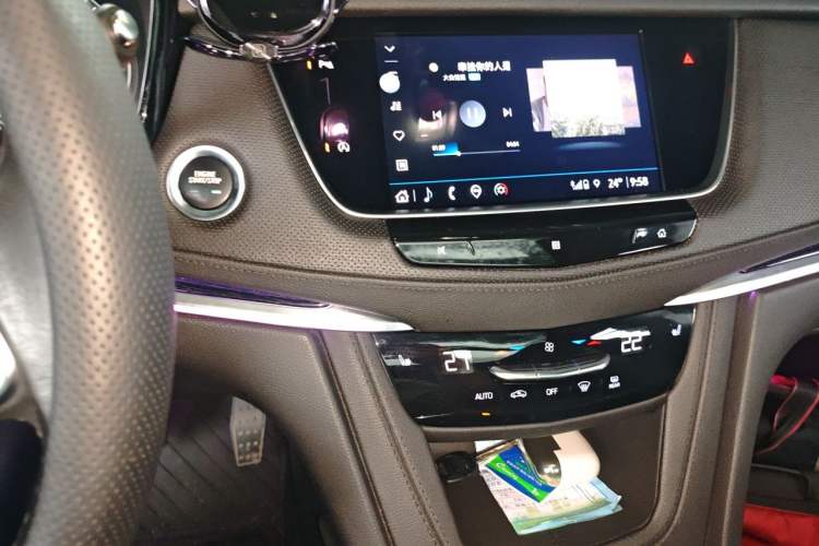 Used Cadillac XT5 2021 2.0T Two-Wheel Drive Luxury Version Audio And AC Panel