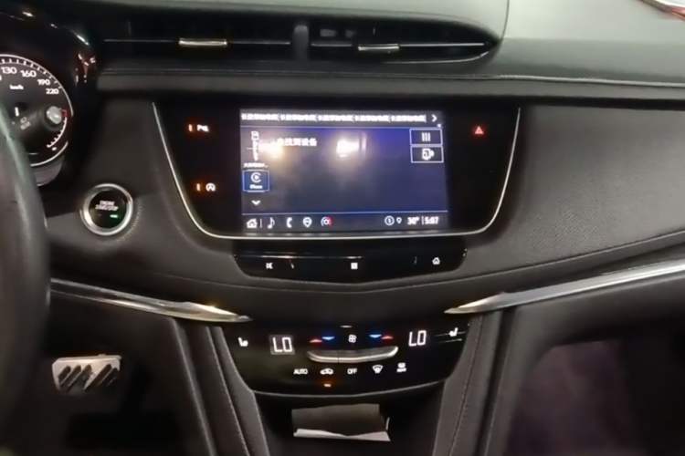 Used Cadillac XT5 2021 2.0T Four-Wheel Drive Luxury Version Audio And AC Panel