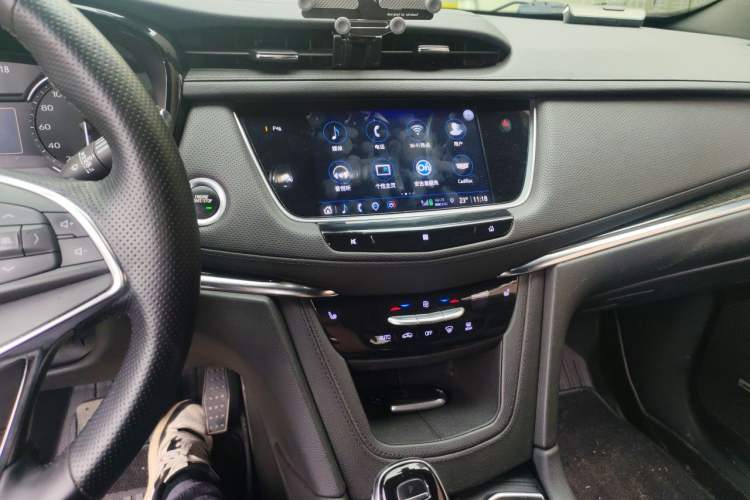 Used Cadillac XT5 2021 2.0T Two-Wheel Drive Luxury Version Audio And AC Panel