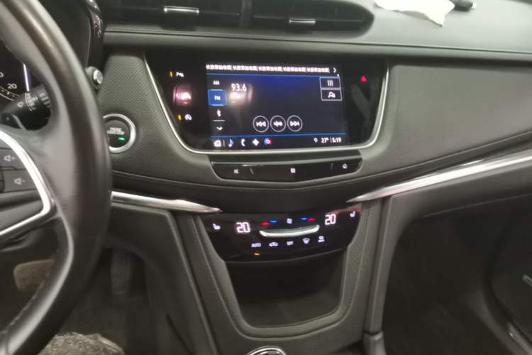 Used Cadillac XT5 2021 2.0T Two-Wheel Drive Luxury Version Audio And AC Panel