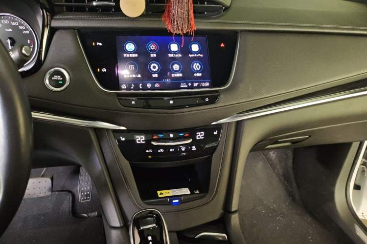 Used Cadillac XT5 2021 2.0T Two-Wheel Drive Luxury Version Audio And AC Panel