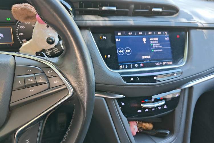 Used Cadillac XT5 2021 2.0T Two-Wheel Drive Luxury Version Audio And AC Panel