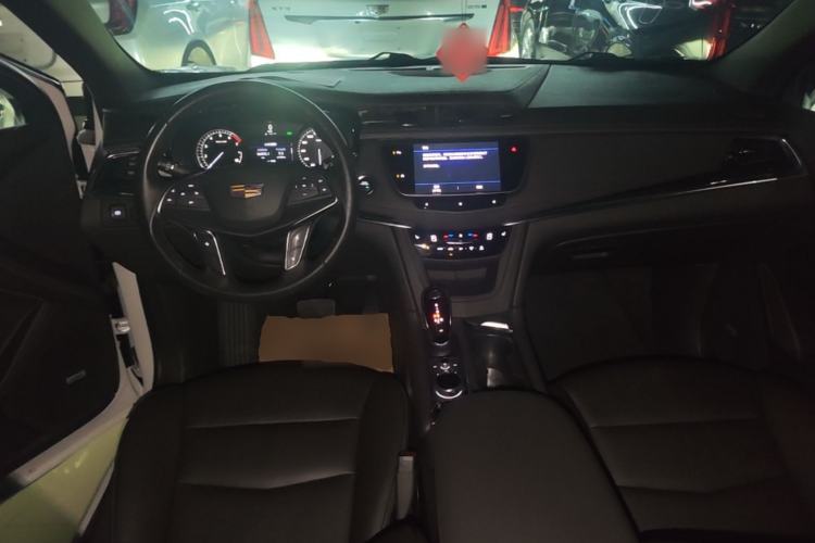 Used Cadillac XT5 2021 28T Luxury Model Center Console