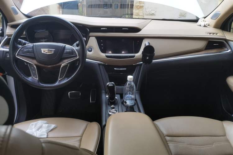 Used Cadillac XT5 2021 2.0T Four-Wheel-Drive Platinum Edition Center Console