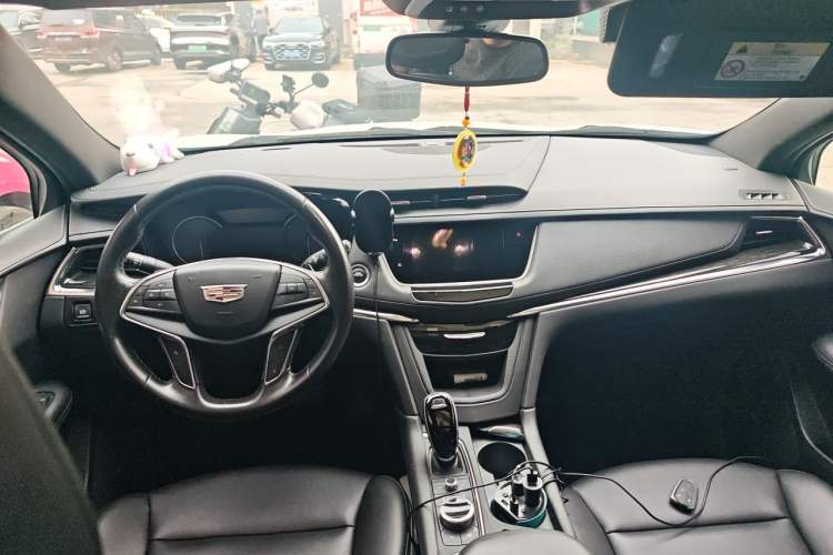 Used Cadillac XT5 2021 28T Luxury Model Center Console