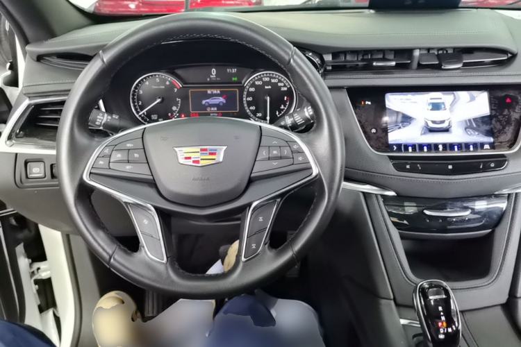 Used Cadillac XT5 2021 2.0T Two-Wheel Drive Luxury Version Center Console