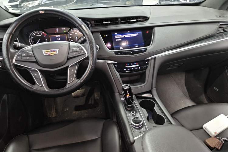 Used Cadillac XT5 2021 2.0T Two-Wheel Drive Luxury Version Center Console