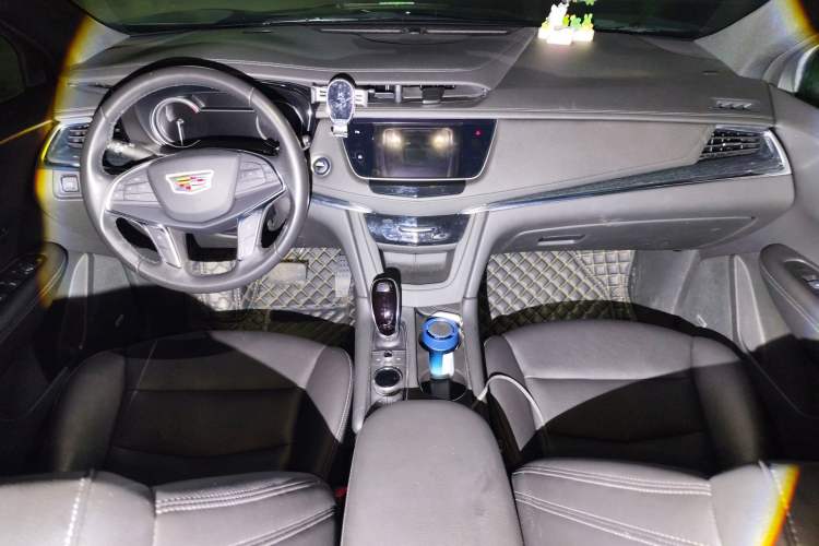 Used Cadillac XT5 2021 28T Luxury Model Center Console