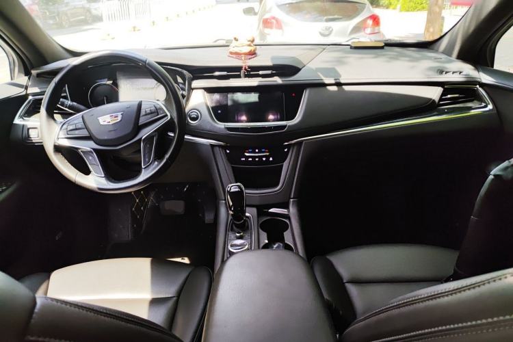 Used Cadillac XT5 2021 2.0T Two-Wheel Drive Luxury Version Center Console