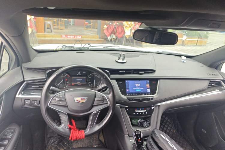 Used Cadillac XT5 2021 28T Luxury Model Center Console