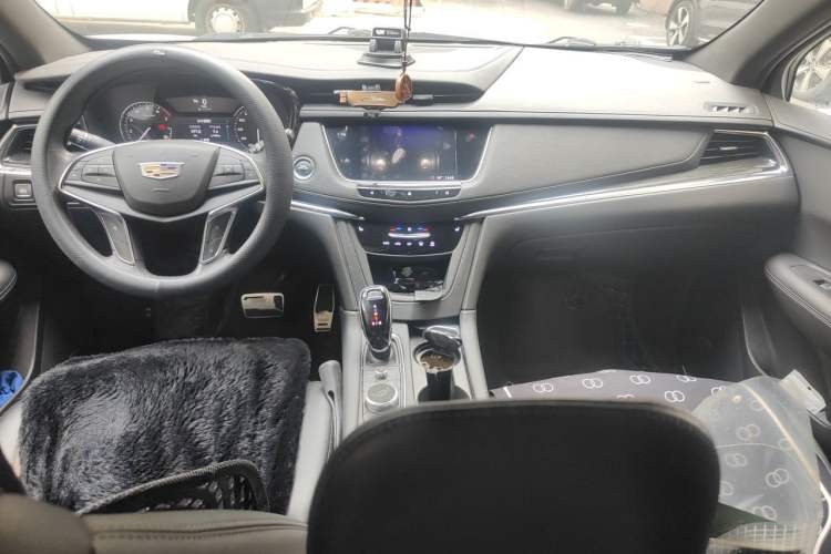 Used Cadillac XT5 2021 2.0T Two-Wheel Drive Luxury Version Center Console