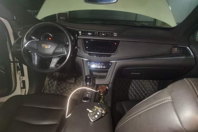 Used Cadillac XT5 2021 2.0T Two-Wheel Drive Luxury Version Center Console