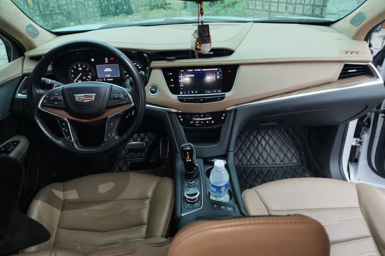 Used Cadillac XT5 2021 28T Four-Wheel Drive Platinum Sport Edition Center Console