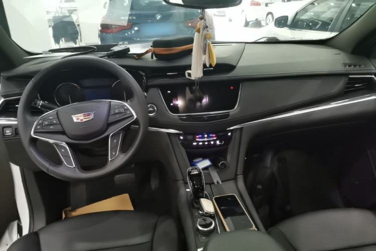 Used Cadillac XT5 2021 28T Luxury Model Center Console