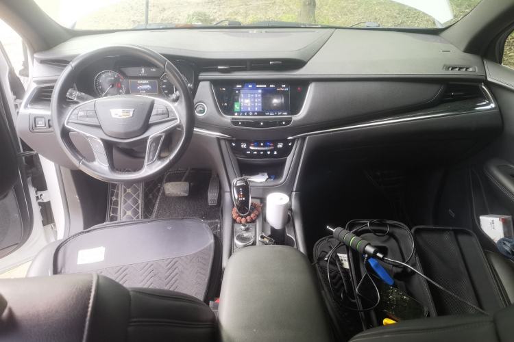 Used Cadillac XT5 2021 28T Luxury Model Center Console