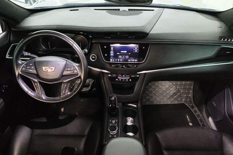 Used Cadillac XT5 2021 28T Luxury Model Center Console