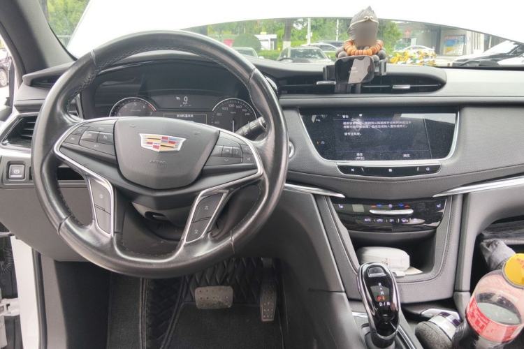 Used Cadillac XT5 2021 2.0T Two-Wheel Drive Luxury Version Center Console