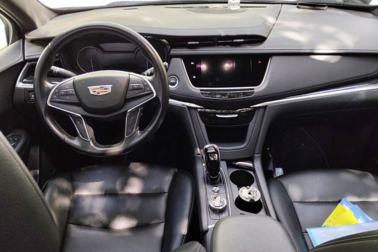 Used Cadillac XT5 2021 2.0T Two-Wheel Drive Luxury Version Center Console