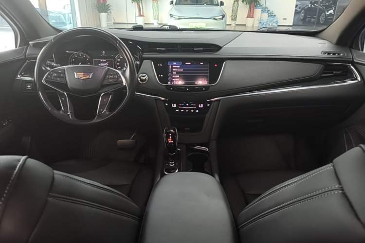 Used Cadillac XT5 2021 28T Luxury Model Center Console